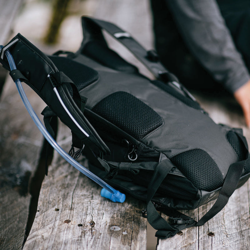 Load image into Gallery viewer, Z Hydro Enduro Hydration Bag Black - Situation 1
