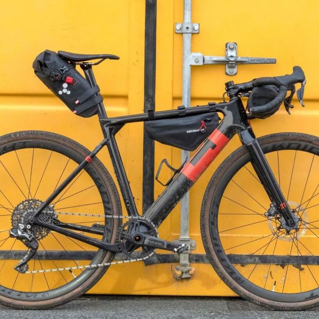 Load image into Gallery viewer, The Ultimate light weight minimalist gravel endurance package - Geosmina You Dee Seat bag + You Dee Frame Bag + Maki handlebar bag
